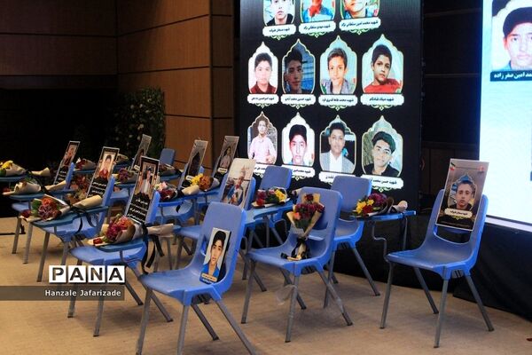 مراسم یادبود شهدای دانش‌آموز حادثه تروریستی گلزار شهدا کرمان