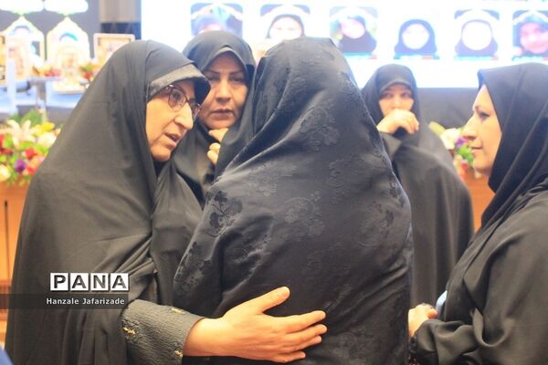مراسم یادبود شهدای دانش‌آموز حادثه تروریستی گلزار شهدا کرمان