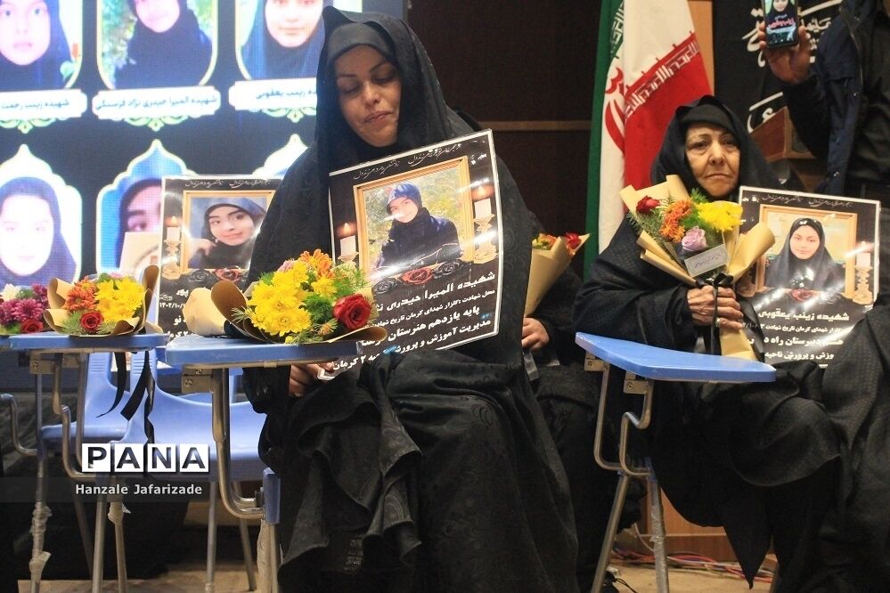 مراسم یادبود شهدای دانش‌آموز حادثه تروریستی گلزار شهدا کرمان