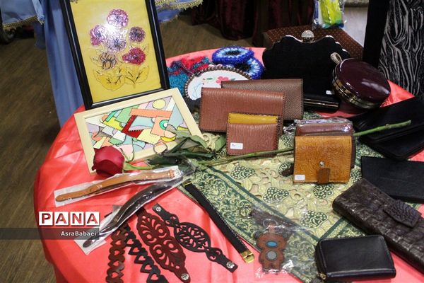 نمایشگاه دستاوردهای هنرستان های دخترانه