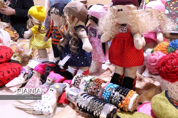 نمایشگاه دستاوردهای هنرستان های دخترانه