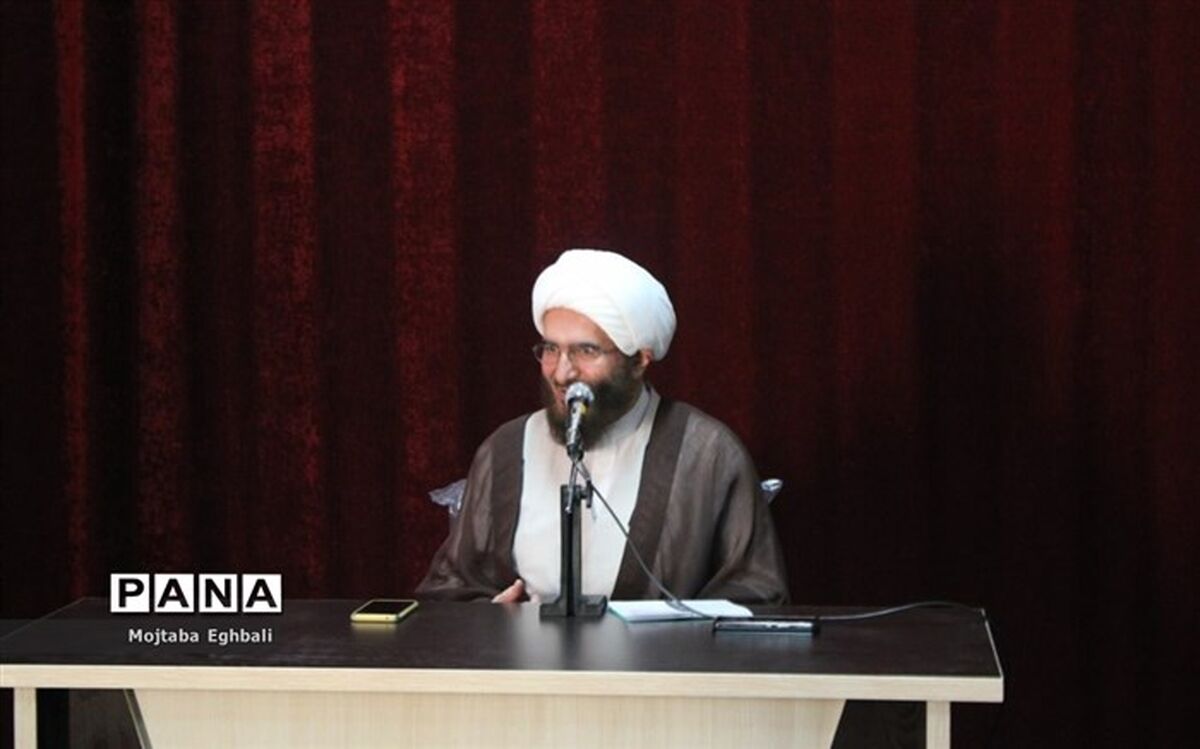 همه دستگاه‌ها در حوزه نماز به آموزش و پرورش کمک کنند