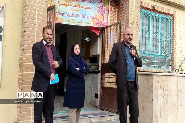 بازدید کارشناسان منطقه تبادکان از فرآیند برگزاری امتحانات دی ماه