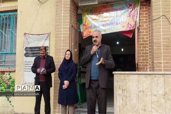 بازدید کارشناسان منطقه تبادکان از فرآیند برگزاری امتحانات دی ماه