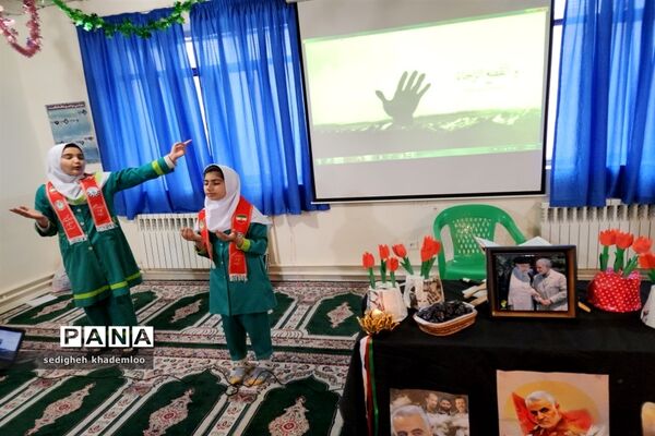 یاد شهدای دانش‌آموز حادثه تروریستی کرمان در دبستان شهیدان حجازی گلوگاه