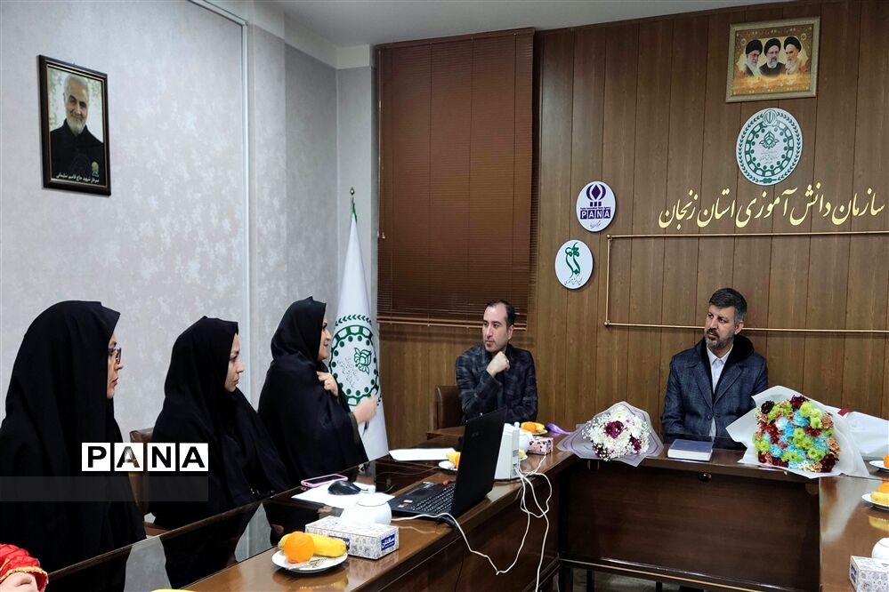 دیدار معاون پرورشی  وزارت آموزش و پرورش با کارشناسان سازمان دانش‌آموزی استان