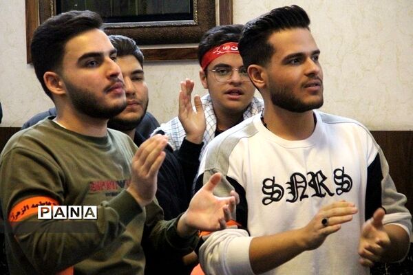 اجتماع دانش‌آموزان ناحیه یک شهرری در حمایت از شهدای کرمان
