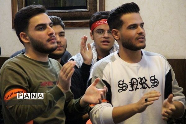 اجتماع دانش‌آموزان ناحیه یک شهرری در حمایت از شهدای کرمان