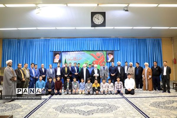 دیدار دانش‌آموزان اشکذر با امام جمعه یزد