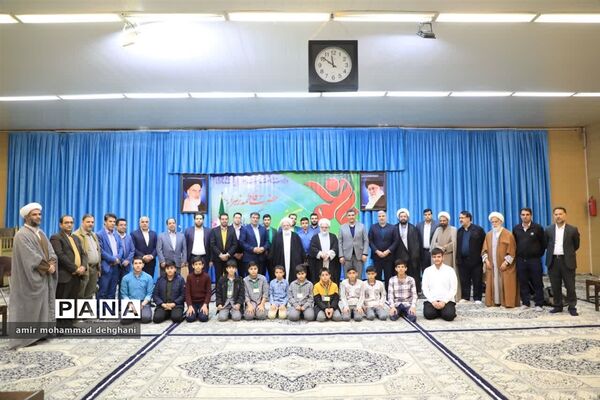 دیدار دانش‌آموزان اشکذر با امام جمعه یزد