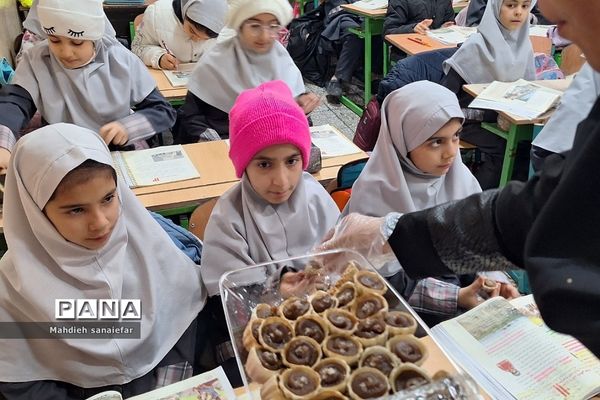 مراسم بزرگداشت شهدای دانش‌آموز حادثه کرمان در ناحیه دو شهرری