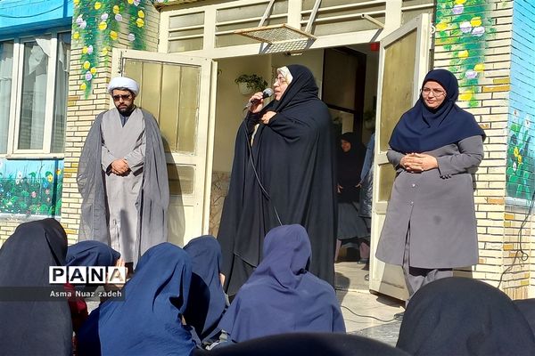 پرچم اباعبدالله الحسین (ع) در دبیرستان حداد ۲