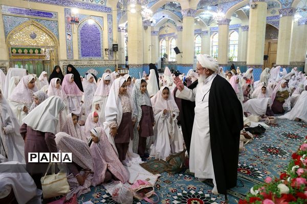 جشن تکلیف دو هزار نفری دانش‌آموزان یزد