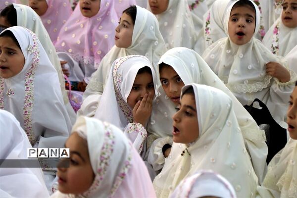 جشن تکلیف دو هزار نفری دانش‌آموزان یزد
