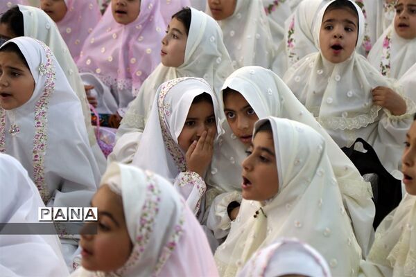 جشن تکلیف دو هزار نفری دانش‌آموزان یزد
