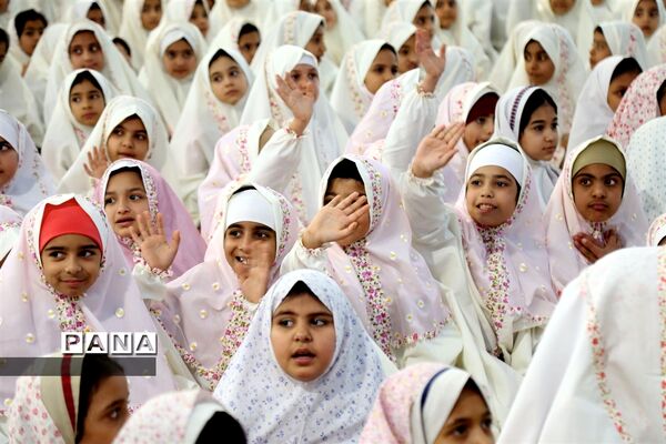 جشن تکلیف دو هزار نفری دانش‌آموزان یزد