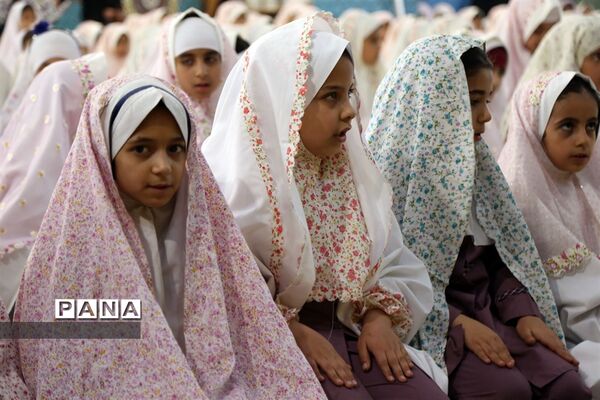 جشن تکلیف دو هزار نفری دانش‌آموزان یزد