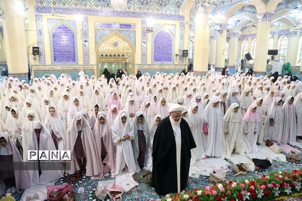 جشن تکلیف دو هزار نفری دانش‌آموزان یزد