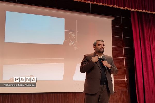 نشست تعاملی مدیران مدارس شهرستان ملارد با موضوع کیفیت‌بخشی عملکرد