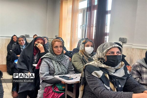 جلسه آموزش خانواده در دبیرستان شاهد شهدای اقتدار شهرستان ملارد
