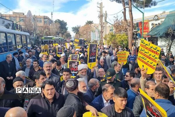 خروش انقلابی مردم ورامین در محکومیت از عملیات تروریستی کرمان