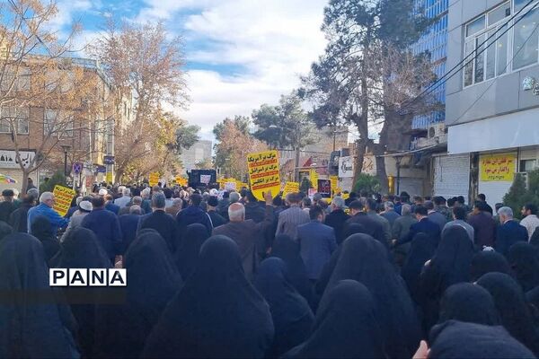 خروش انقلابی مردم ورامین در محکومیت از عملیات تروریستی کرمان