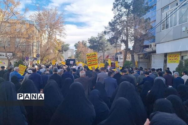 خروش انقلابی مردم ورامین در محکومیت از عملیات تروریستی کرمان