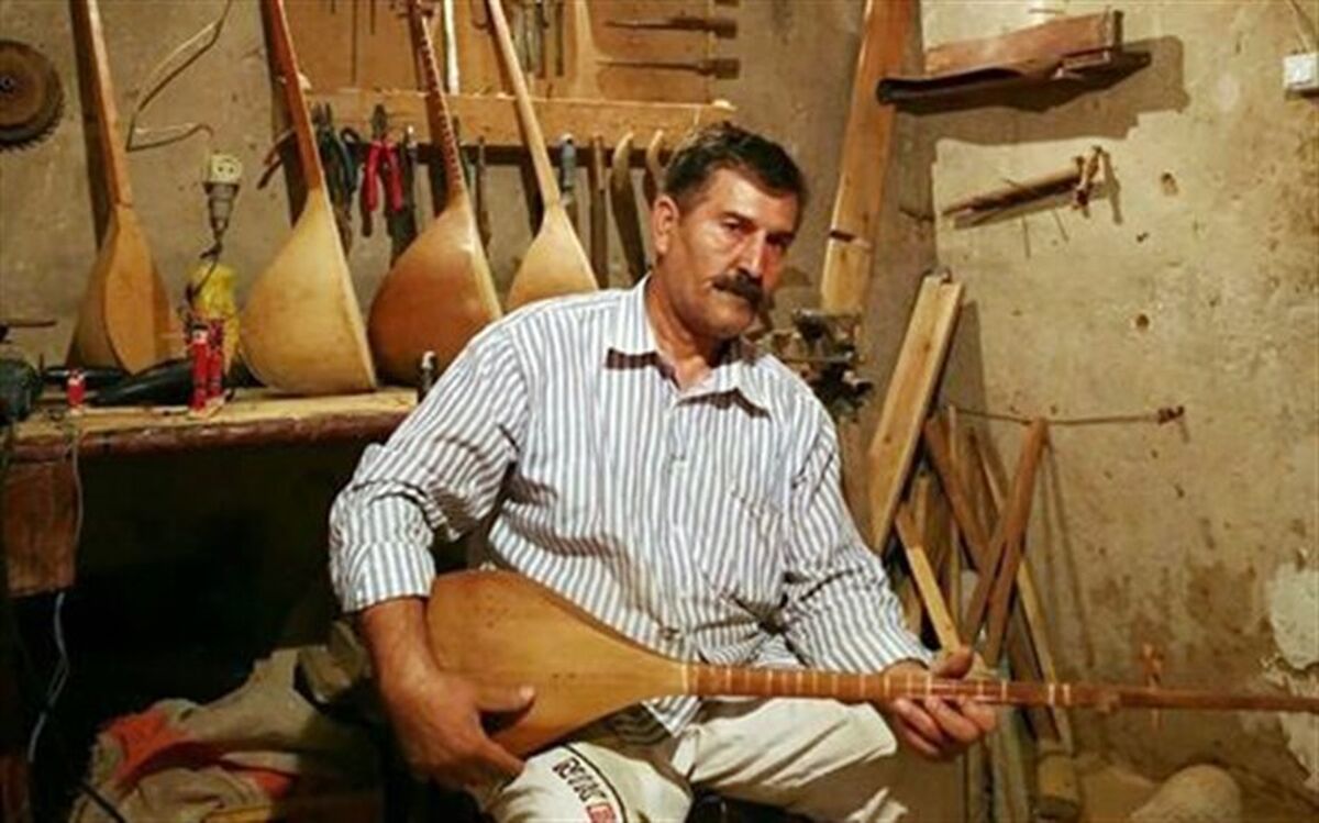 استاد بیتانه گنجینه زنده بشری در ساز‌سازی سنتی و نوازنده دوتار
