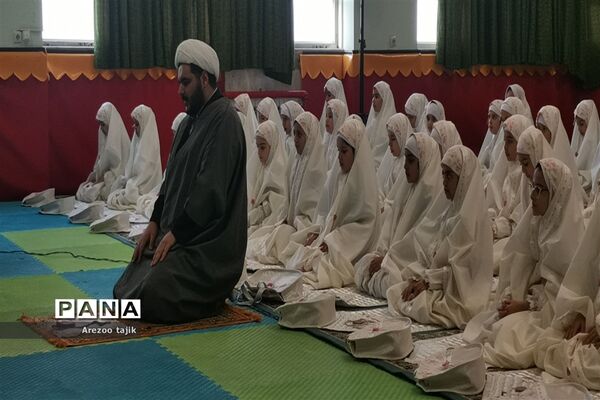 جشن تکلیف دانش‌آموزان دبستان زنده یاد قمصری