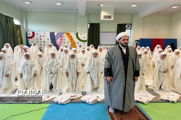 جشن تکلیف دانش‌آموزان دبستان زنده یاد قمصری