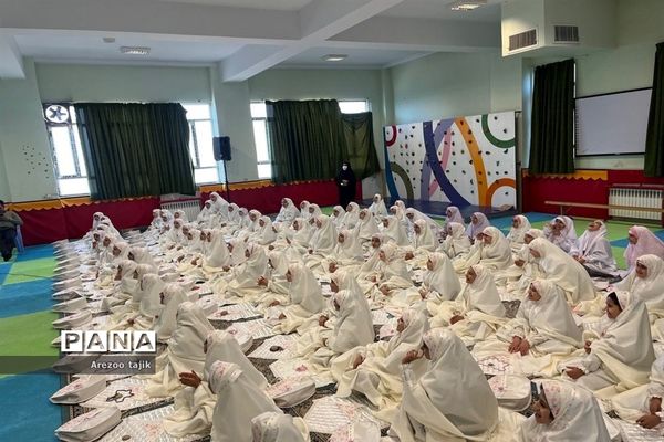 جشن تکلیف دانش‌آموزان دبستان زنده یاد قمصری