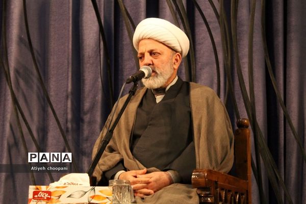 نخستین همایش شیوه‌های صحیح انتقال مفاهیم انسانی به کودک و نوجوان