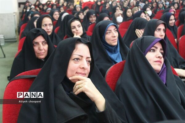 نخستین همایش شیوه‌های صحیح انتقال مفاهیم انسانی به کودک و نوجوان