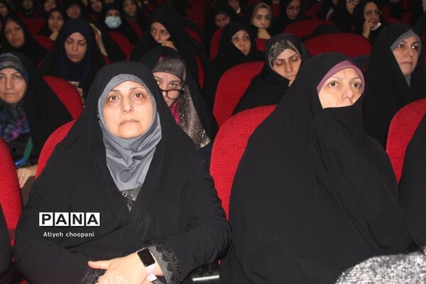 نخستین همایش شیوه‌های صحیح انتقال مفاهیم انسانی به کودک و نوجوان