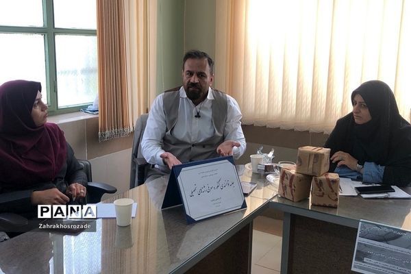 جلسه مشاوران متوسطه دوم و هنرستان‌ها در ناحیه دو شهرری