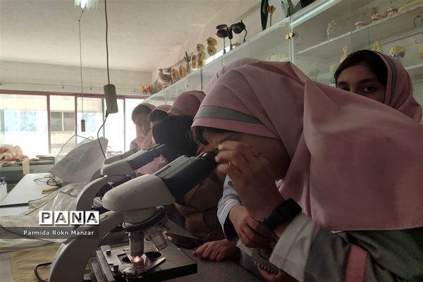 بازدید دانش‌آموزان آموزشگاه شاهدفاطمه الزهرا(س) ازآزمایشگاه پژوهش‌سرای رازی