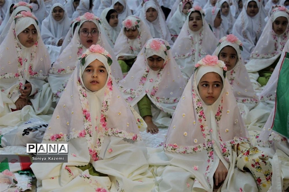 جشن تکلیف ۸۰۰  دانش‌آموز دختران در ناحیه دو ساری