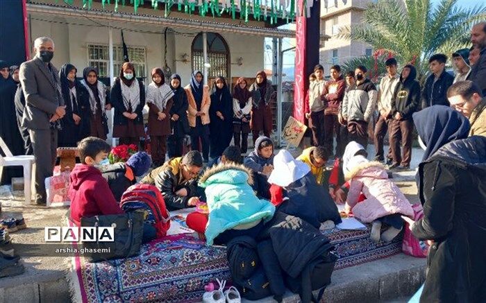 حضور دانش‌آموزان رحیم آباد بر سر مزار شهدای گمنام