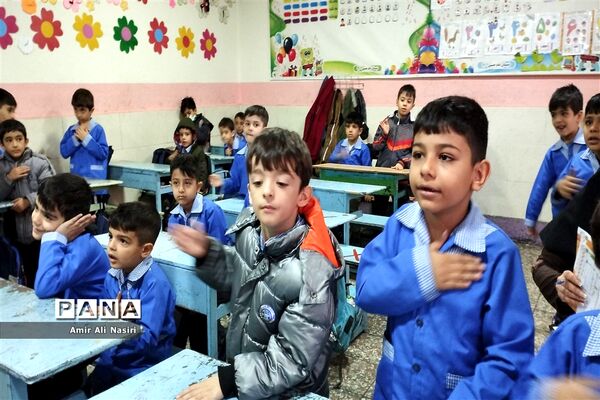 مراسم یادبود شهدای دانش‌آموز حادثه تروریستی کرمان در دبستان امام حسین (ع)ملارد