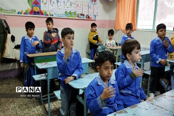 مراسم یادبود شهدای دانش‌آموز حادثه تروریستی کرمان در دبستان امام حسین (ع)ملارد