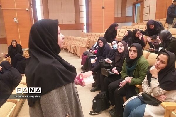 حضور مراقبین سلامت آموزش و پرورش ناحیه یک شهرری در دوره سلامت دهان و دندان