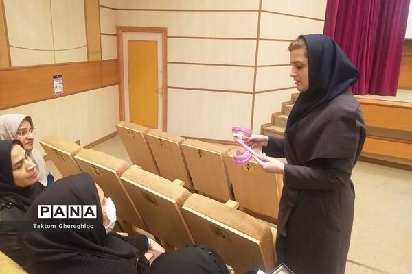 حضور مراقبین سلامت آموزش و پرورش ناحیه یک شهرری در دوره سلامت دهان و دندان