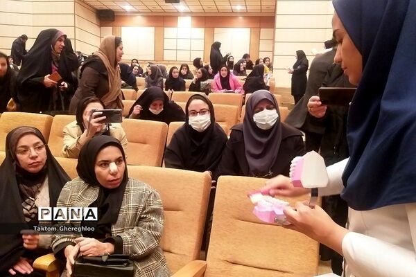 حضور مراقبین سلامت آموزش و پرورش ناحیه یک شهرری در دوره سلامت دهان و دندان