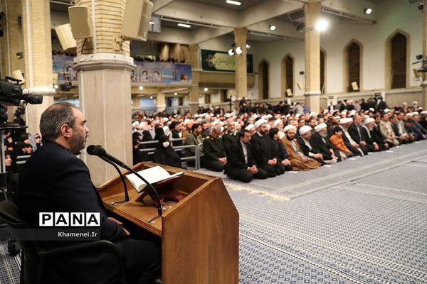 دیدار هزاران نفر از مردم قم با رهبر معظم انقلاب