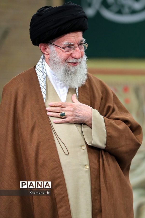 دیدار هزاران نفر از مردم قم با رهبر معظم انقلاب