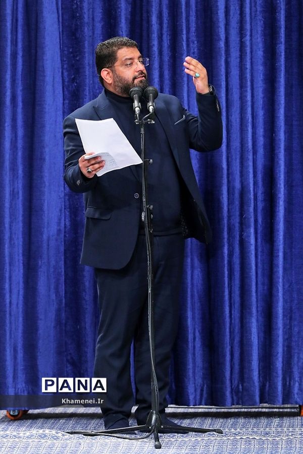 دیدار هزاران نفر از مردم قم با رهبر معظم انقلاب