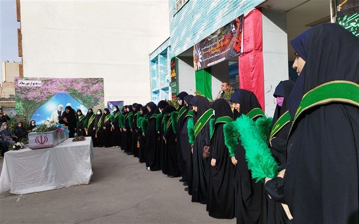 سرود یادواره شهدا را برای انتقال معارف شهادت به دانش‌آموزان تولید شد/فیلم