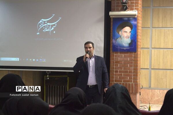 نشست های بصیرتی جهاد تبیین فرهنگیان تبادکان