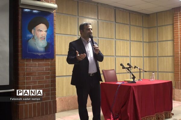 نشست های بصیرتی جهاد تبیین فرهنگیان تبادکان