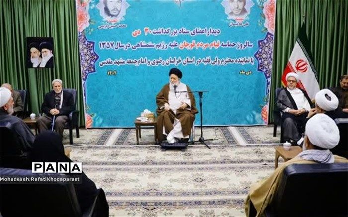 تکریم شهدای ۳۰ دی قوچان یک تکلیف شرعی است